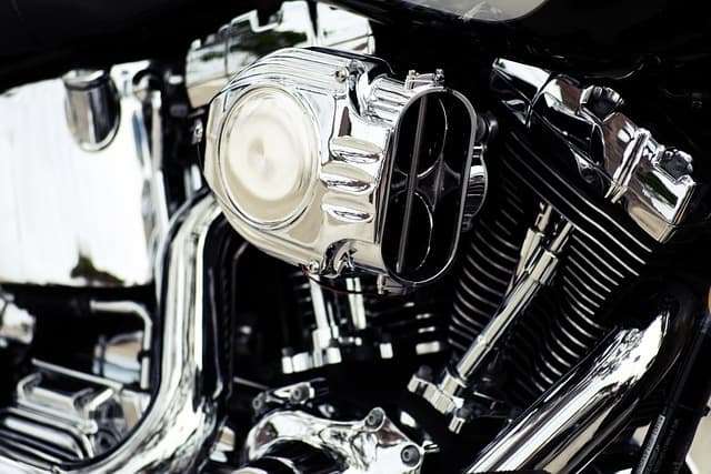 How a motorcycle engine works?