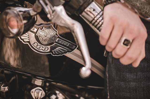 How to Adjust Clutch on Harley-Davidson Motorcycle